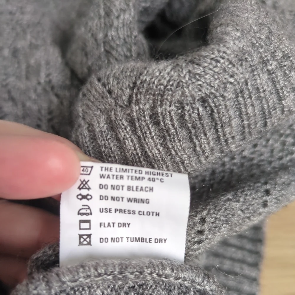 Volga Grey Button Down Pointelle Knit Cardigan Size‎ Medium - Picture 8 of 8